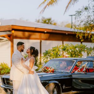Photo d'un mariage à La Réunion – couple – Ford Mustang