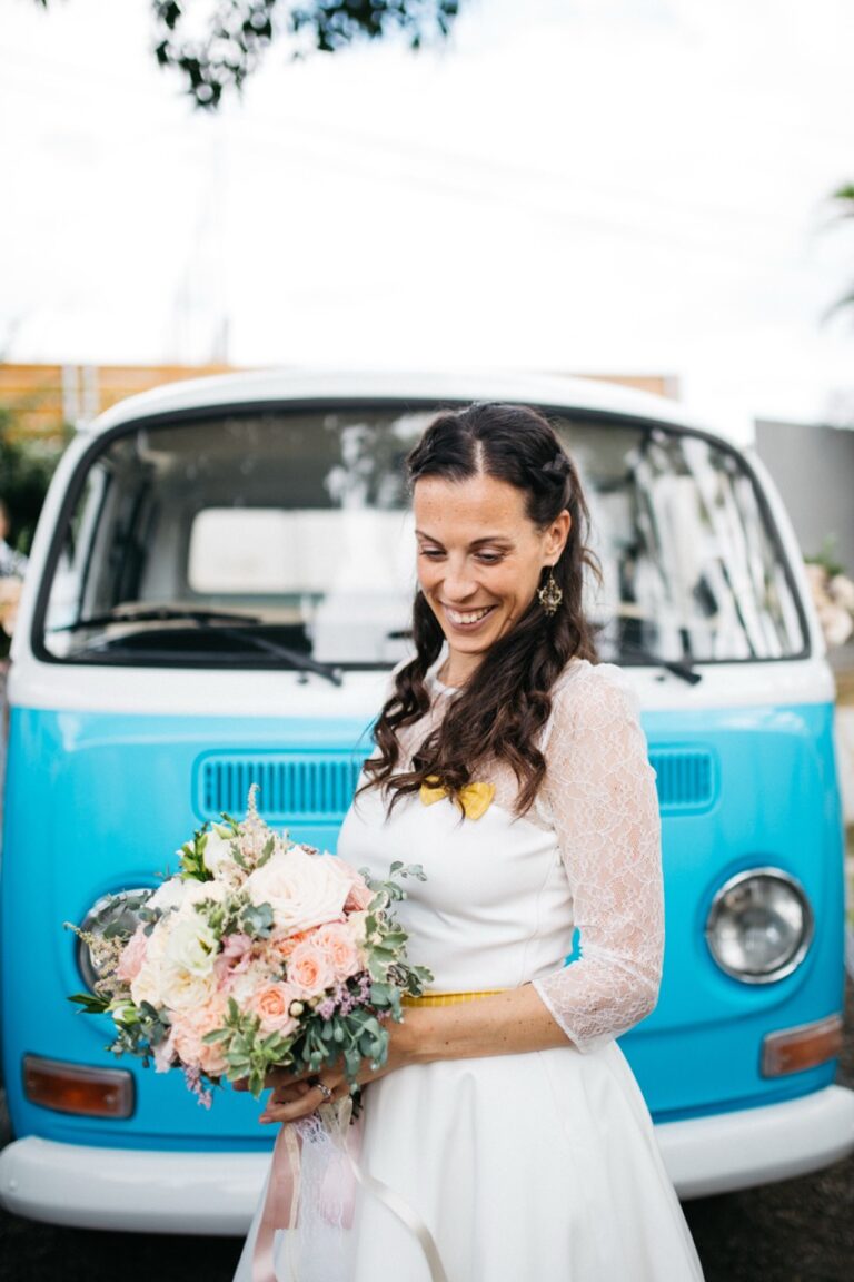 Photo d'un mariage à La Réunion – Bouquet de la mariée – Décoration florale, COMBI VW