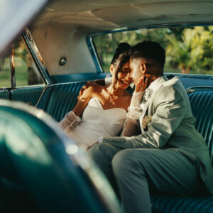 Photo d'un mariage à La Réunion – couple – Ford Thunderbird
